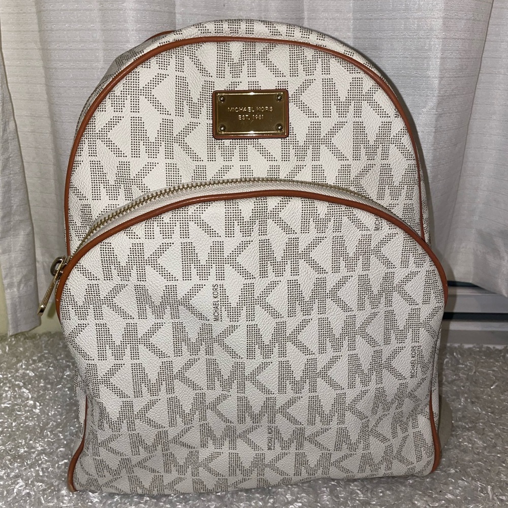 michael kors signature medium backpack- vanilla